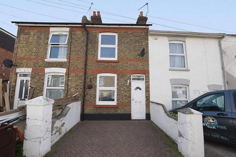 2 bed property, in Queens Road, £230,000