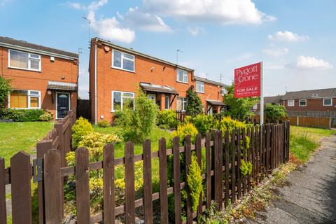 2 bed property, in Knowles Walk Arnold, £150,000