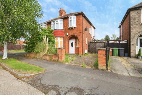 3 bed property, in Grange Avenue, £270,000