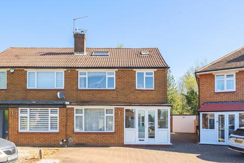 5 bed property, in Edinburgh Drive, £675,000