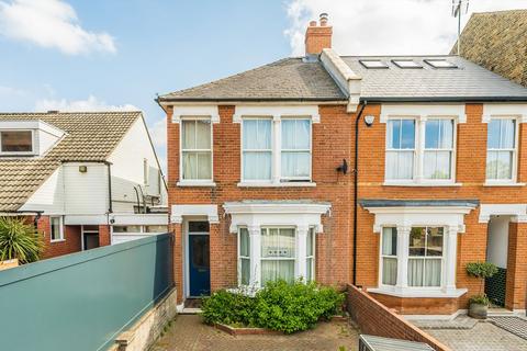 4 bed property, in Stanley Road, £1,250,000