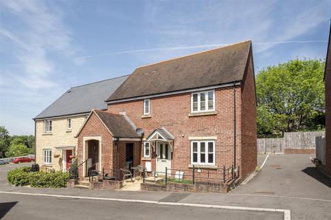 1 bed property, in Cochran Avenue, £180,000
