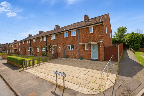 3 bed property, in Caesars Road, £550,000