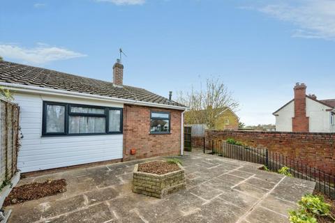 2 bed property, in Newtown Road, £185,000