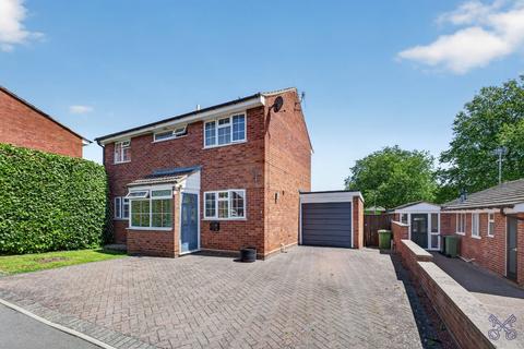 4 bed property, in Sycamore Avenue, £325,000
