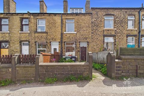 4 bed property, in Blackmoorfoot Road, £140,000
