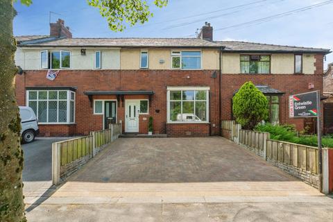 3 bed property, in Crompton Way, £210,000