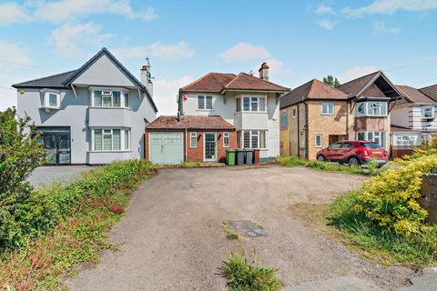 3 bed property, in Pendeford Avenue, £340,000