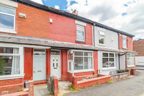 2 bed property, in Henderson Street, £200,000