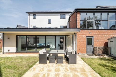 5 bed property, in Prince Regent Avenue, £680,000