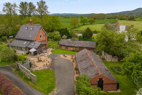 3 bed property, in Churchstoke, £475,000
