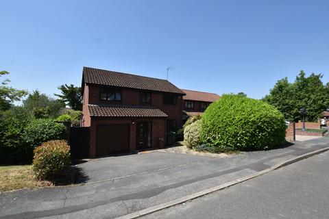 4 bed property, in Berkeley Crescent, £650,000