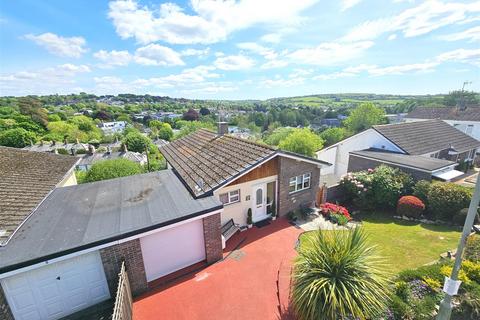 3 bed property, in Greensway Road, £195,000