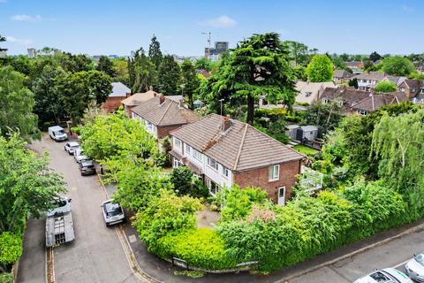 3 bed property, in Orchard Road, £650,000
