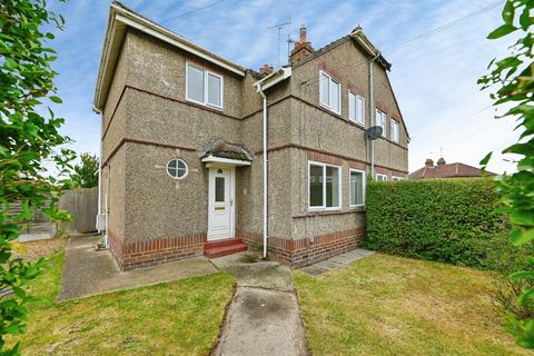 3 bed property, in Queen Mary Road, £155,000