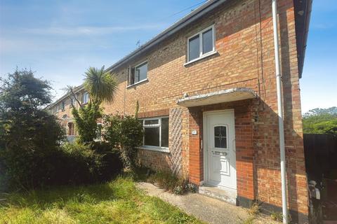 3 bed property, in Southfield Gardens, £140,000