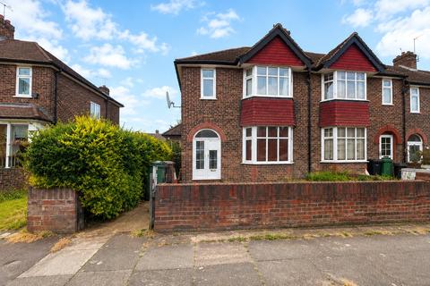 3 bed property, in South Park Crescent, £475,000