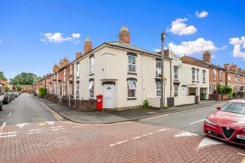 5 bed property, in 5 Flats -53 Northfield Street, £450,000