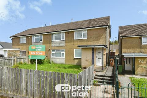 2 bed property, in Phillips Walk, £60,000