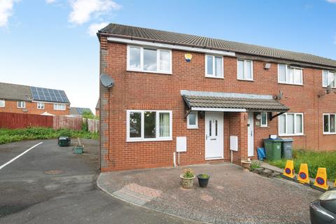 3 bed property, in Fowler Close, £220,000
