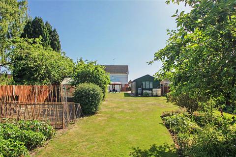 3 bed property, in Greens Croft, £350,000