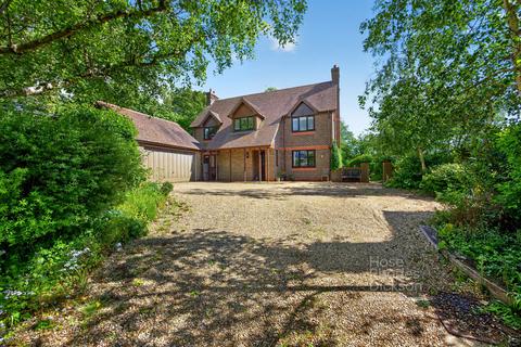 4 bed property, in Staplers Road, £525,000