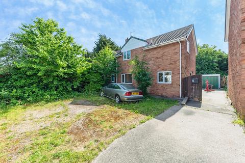 3 bed property, in Welland Close, £225,000
