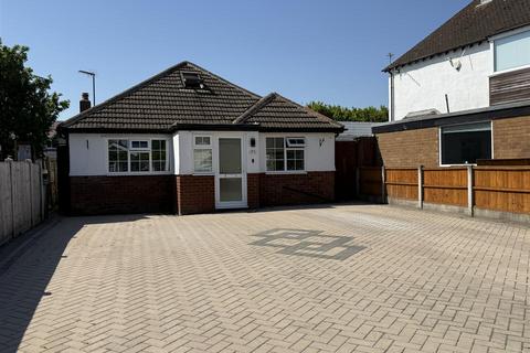 3 bed property, in Rosemead Avenue, £359,950