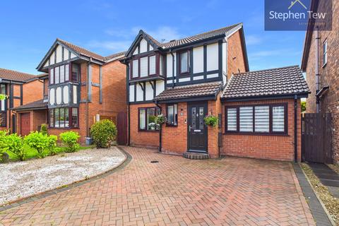 4 bed property, in Oakwood Close, £340,000