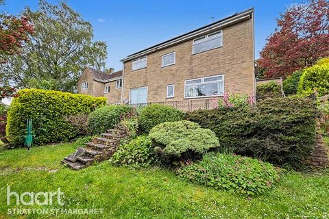 4 bed property, in Churn Hill, £700,000