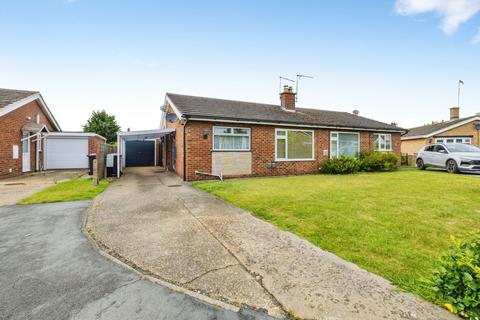 2 bed property, in Washington Close, £135,000