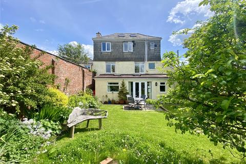 5 bed property, in South Street, £350,000