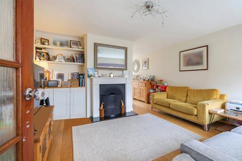 3 bed property, in Windmill Drive, £450,000