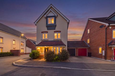4 bed property, in Jasmine Square, £575,000