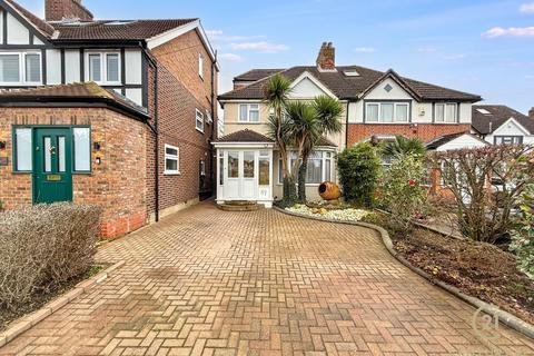 4 bed property, in Sutton Square, £725,000