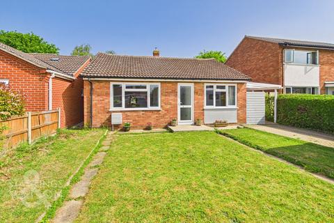 2 bed property, in Rustens Manor Road, £265,000