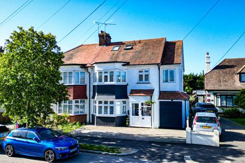 4 bed property, in Olive Avenue, £700,000
