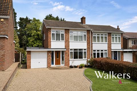 3 bed property, in Docklands Avenue, £550,000