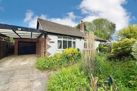2 bed property, in Low Road, £245,000