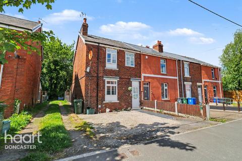 4 bed property, in New Road, £170,000