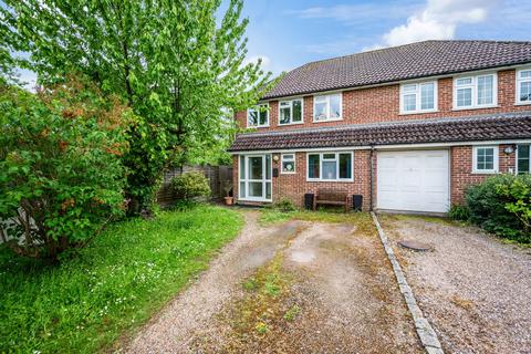 3 bed property, in Station Road, £475,000