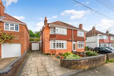 3 bed property, in Romsey, £450,000