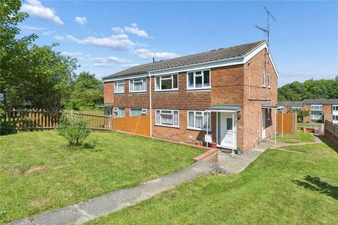 2 bed property, in Admirals Walk, £190,000
