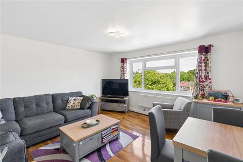 2 bed property, in Admirals Walk, £200,000