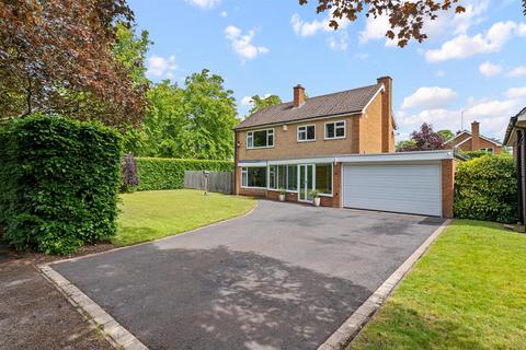 4 bed property, in Wheathill Close, £875,000