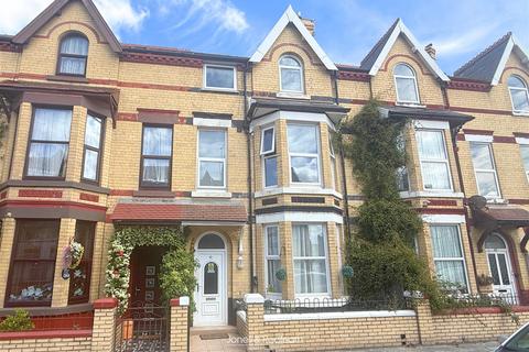 8 bed property, in John Street, £199,950