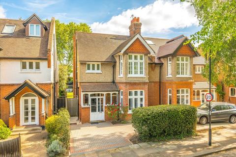 3 bed property, in Kingswood Road, £1,695,000