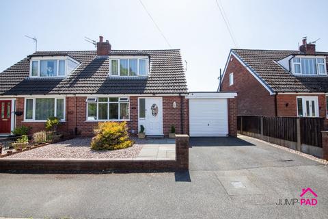 2 bed property, in Pleasance Way, £260,000