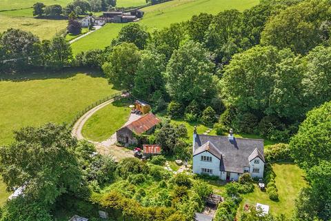 4 bed property, in Tamar Valley, £750,000