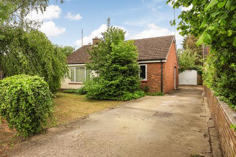 2 bed property, in The Lane, £400,000
